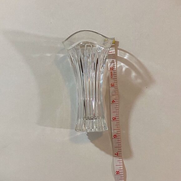 Vintage Elegant Clear Glass Flower Vase - Picture 5 of 8